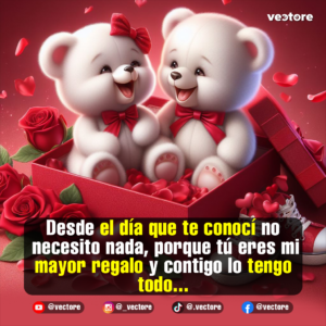 Imagen tierna de dos ositos de peluche blancos sentados alegremente dentro de una gran caja de regalo de color rojo abierta. La escena está adornada con rosas rojas a los costados, zapatillas rojas deportivas con corazones a la derecha y pétalos flotantes en un fondo carmesí.