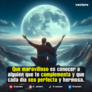 Paisaje fantástico donde una pareja está sentada de espaldas en la cima de una montaña con los brazos abiertos hacia el cielo, contemplando una luna llena gigante que ilumina la cordillera con neblina.